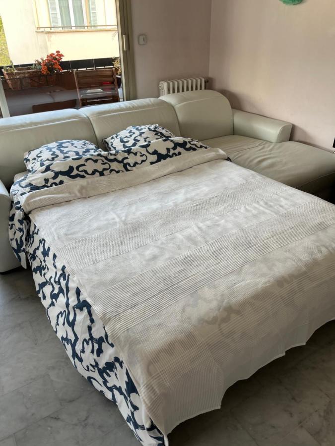 Chambre Privee Avec Terrasse Au Port De Νίκαια Εξωτερικό φωτογραφία